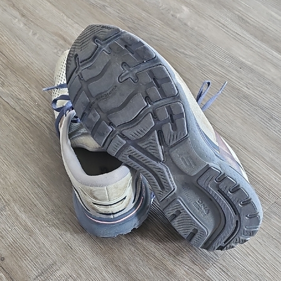 Brooks Women's Sneakers - Light Blue, Purple, And Pink. - Picture 6 of 6